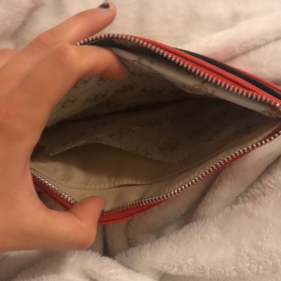 Guess Wallet - Picture 4 of 4